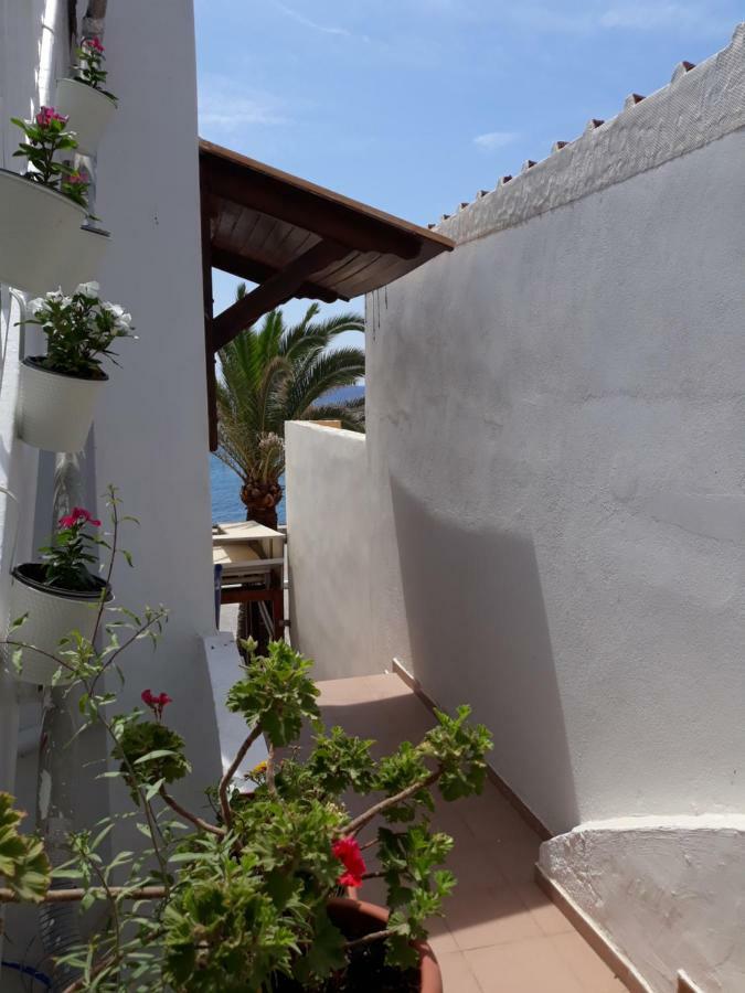 Christos Rooms Palaiochora Exterior photo
